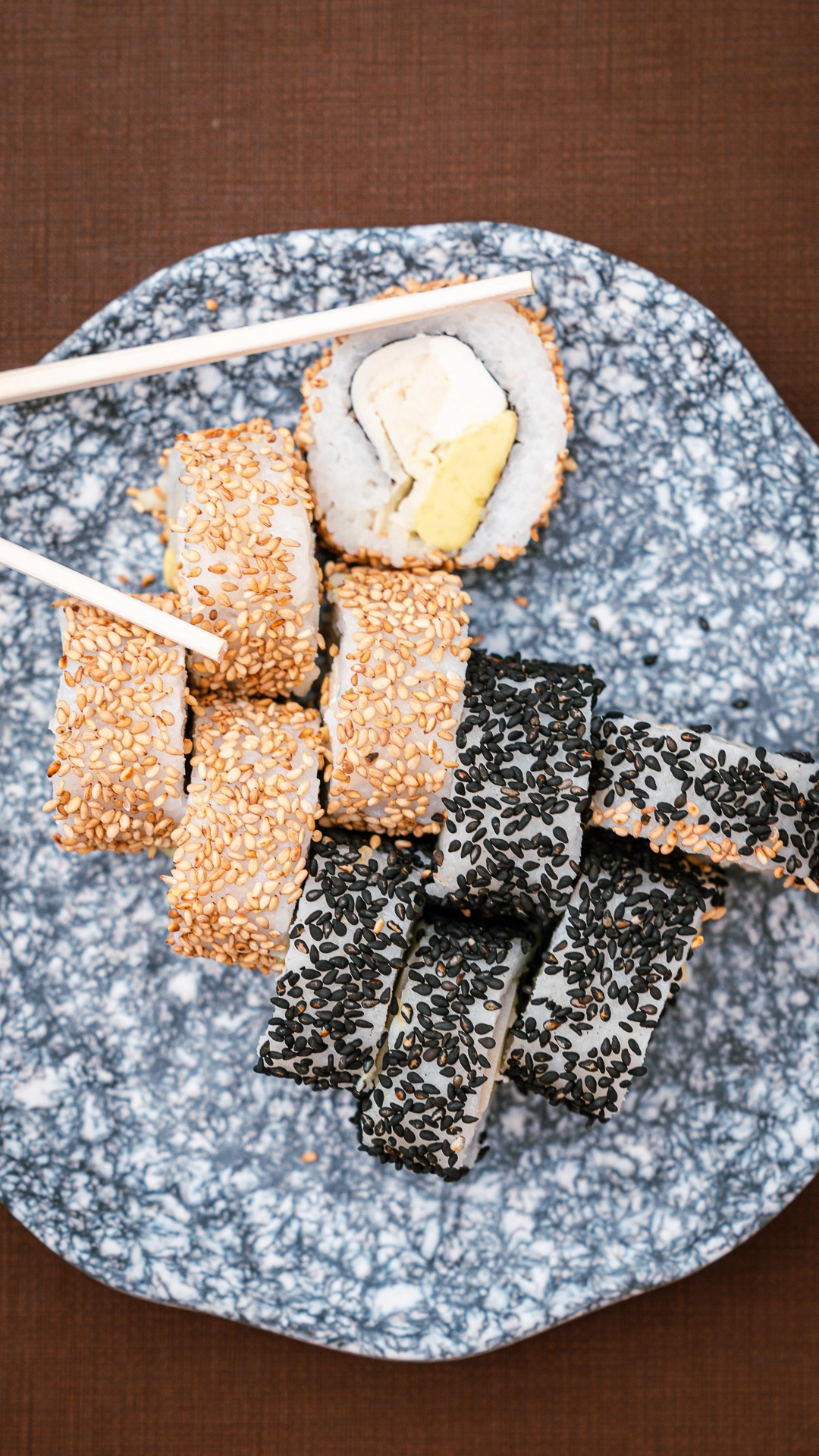 Sushi Fusión Kappo - Variedad de Rolls con Ajonjolí